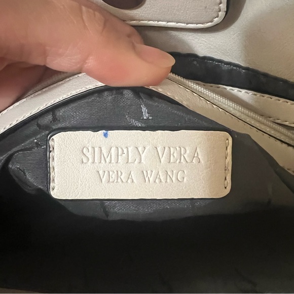 ‼️SOLD‼️Simple Vera Wang bedford triple entry Satchel - Picture 5 of 5